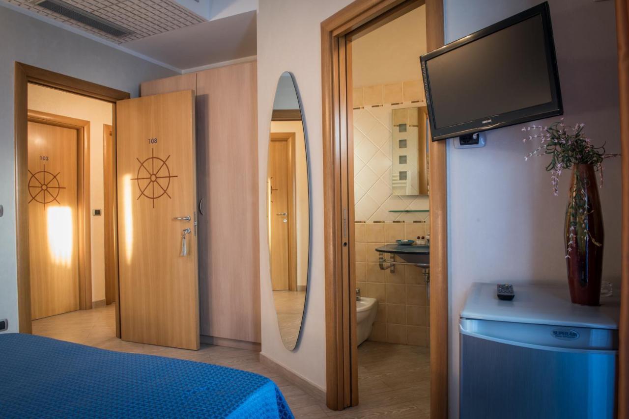 Hotel Mirage Torre Santa Sabina Cameră foto
