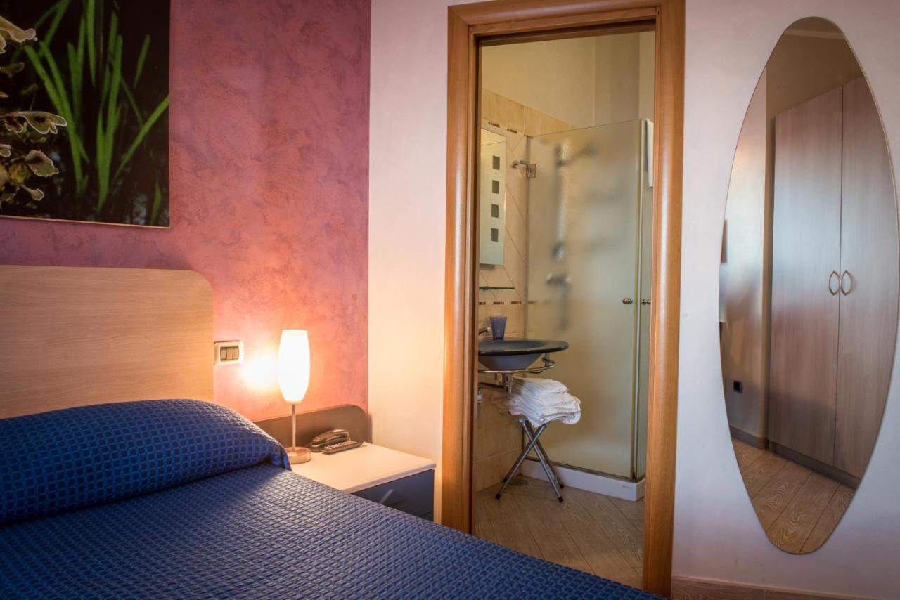 Hotel Mirage Torre Santa Sabina Cameră foto